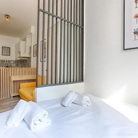 Republique Canal St Martin Charming Appartement Parijs